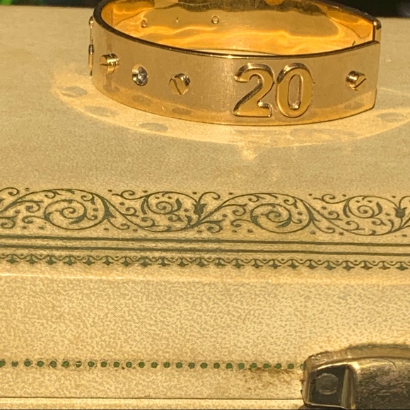 🦋SALE🦋 Gold bracelet - Picture 3 of 3